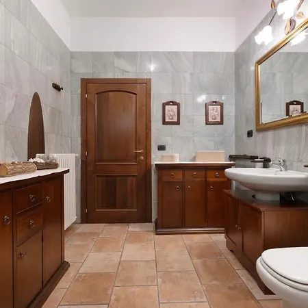 Liivv House -