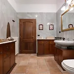 Liivv House -